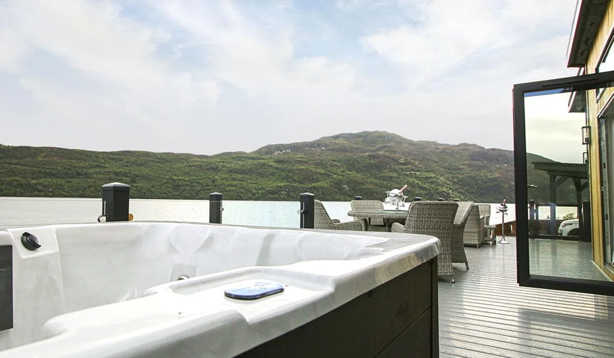Highland lodges with a hot tub